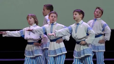 Молодые танцуют видео