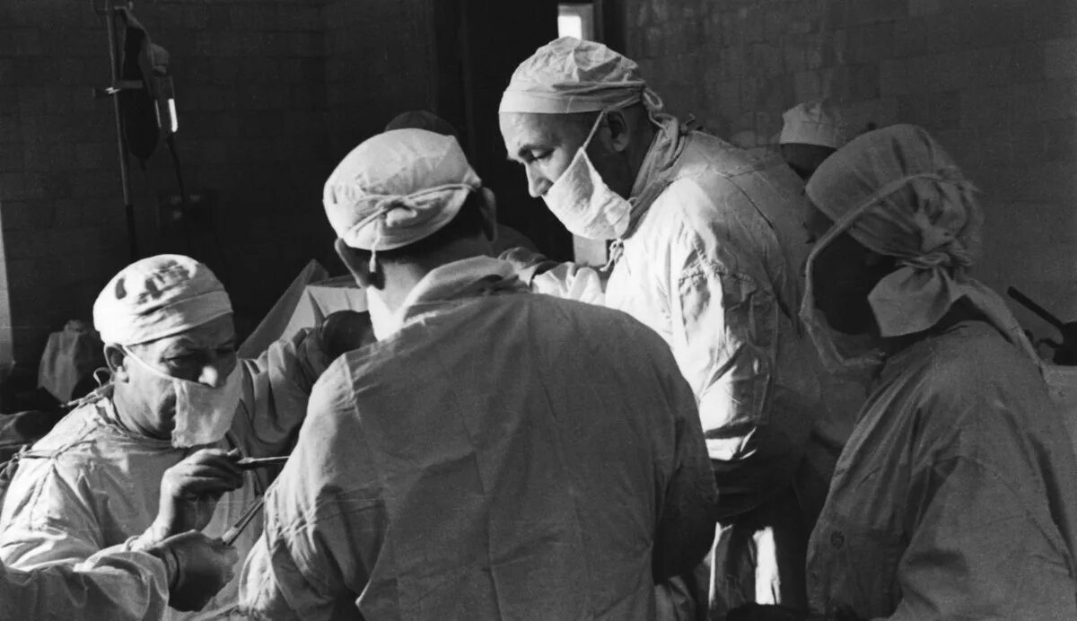 Ghost recon breakpoint старое кладбище. Кардиохирург в операционной. Эрзурумское сражение 1916. Военно полевая хирургия вов. Операция ы и другие приключения шурика 1965.