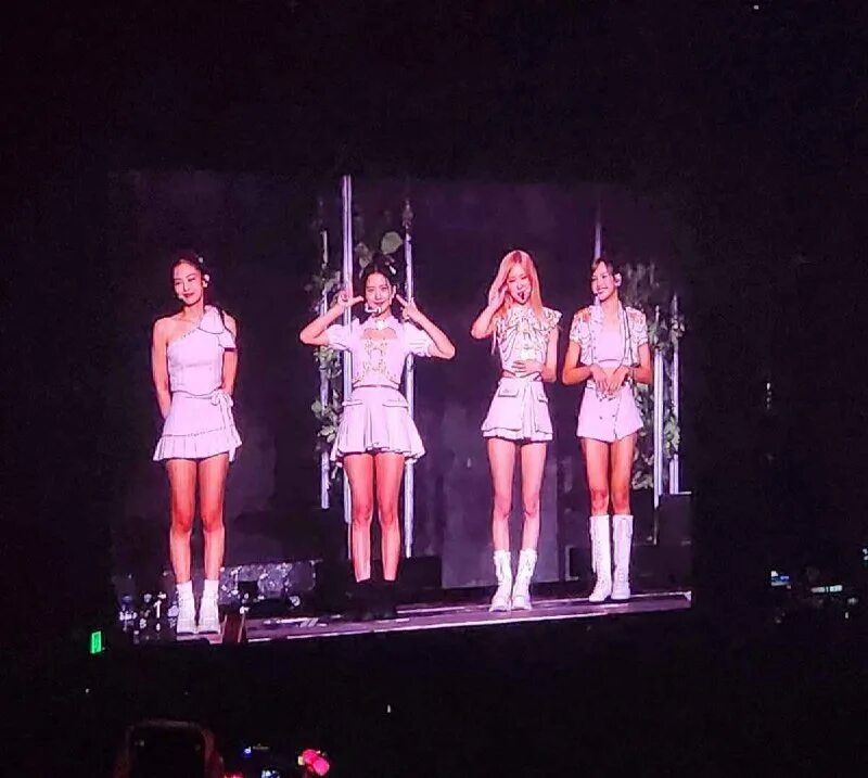 Блэк пинк коачелла 2023. Блэк пинк 2021. Группа blackpink 2021. Концерт блэкпинк 2021. Концерт блэк пинк в нью йорке 2023.