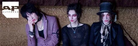 Palaye royale dead to me перевод