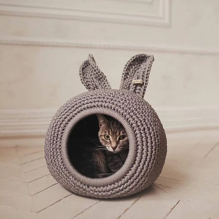 Домик для кошки крючком. Вязаные кошачьи домики. Домик для кошки крючком. Домик для кошки крючком из шнура. Лежанка "вязаная".