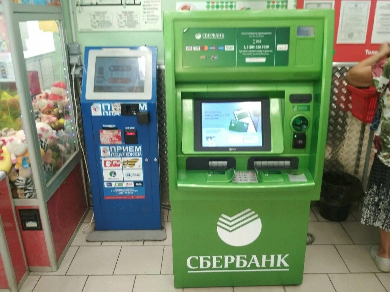 Банкомат сбербанка ульяновск. Банкомат сбербанка. Банкомат сбербанка ульяновск. Платежный терминал сбер. Банкомат в пятерочке.