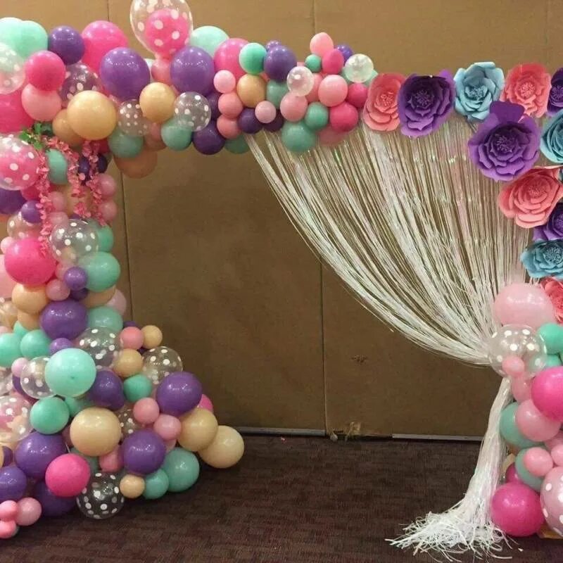 Украшение шарами. Декорации на выпускной. Украшение шарами арка. Арка с цветами и шарами.