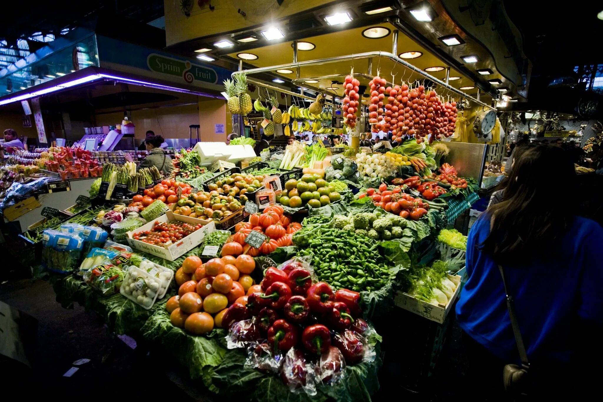 Овощи на рынке. Овощной прилавок. Овощной рынок. Рыночный прилавок. Продуктовые рынки петербурга