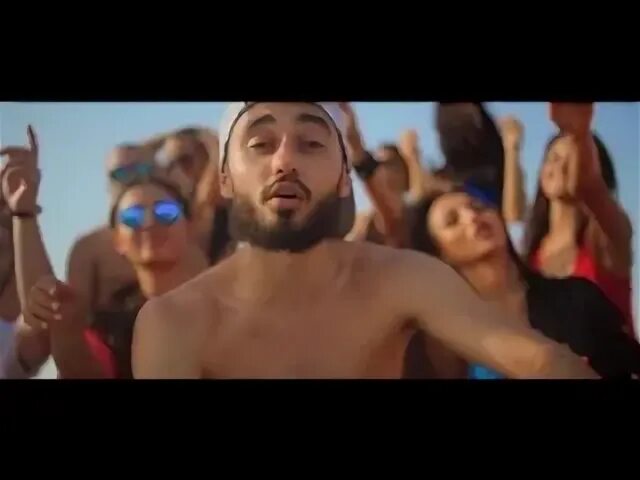 Мот премьера клипа. Мот день и ночь клип. Мот новый клип. День и ночь мот концерт. Девушка из клипа мота день и ночь.