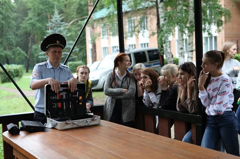 Дети сотрудника полиции в школу. Детский лагерь Дзержинец. Лагерь Дзержинец Балахна. Лагерь Юный Дзержинец Тюмень. Лагерь Дзержинец Ижевск.