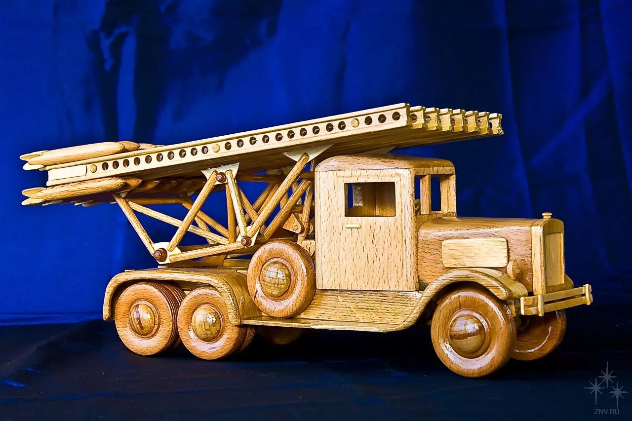 Модель техники своими руками. Моделирование из дерева. Катюша деревянная модель. Военная машина из дерева. Деревянный автомобиль.