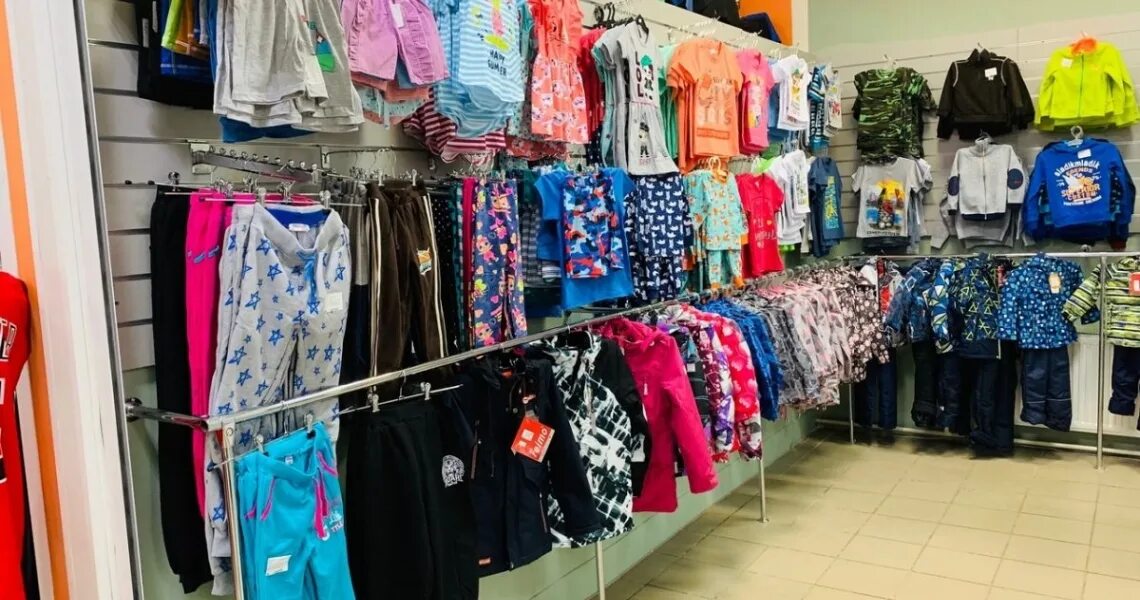 Магазин одежды псков. Псковская одежда. Мегахенд одежда. Мега хенд магазин. Дешевый магазин для детей.