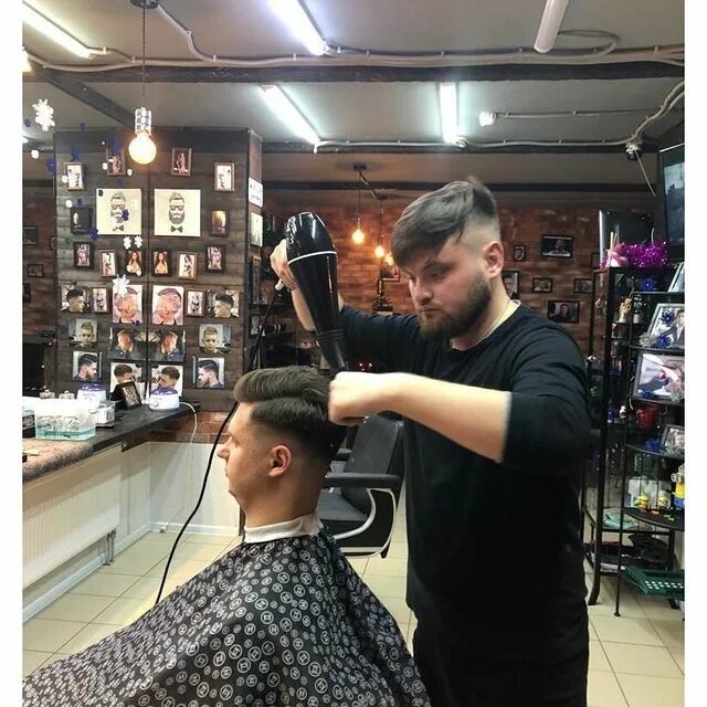 академия бородач королев. моллер барбершоп королев. барбершоп в королеве. барбершоп олдбой королев. зеркало в барбершоп.