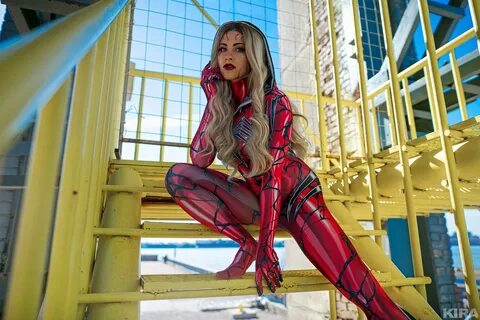 Косплеер Гвен Стейси (Карнаж): Yuna. 