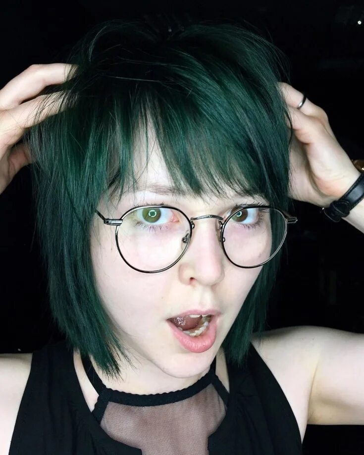 Пепельно зеленые волосы