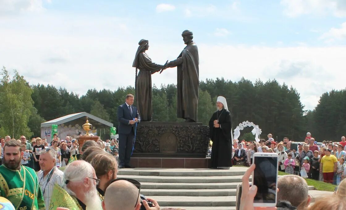 Памятник Петру и Февронии в ласково. Памятник Петру и Февронии в селе ласково Рязанской области. Рязань деревня ласково Февронии. Деревня Февронии ласково Рязанской. Погода ласково