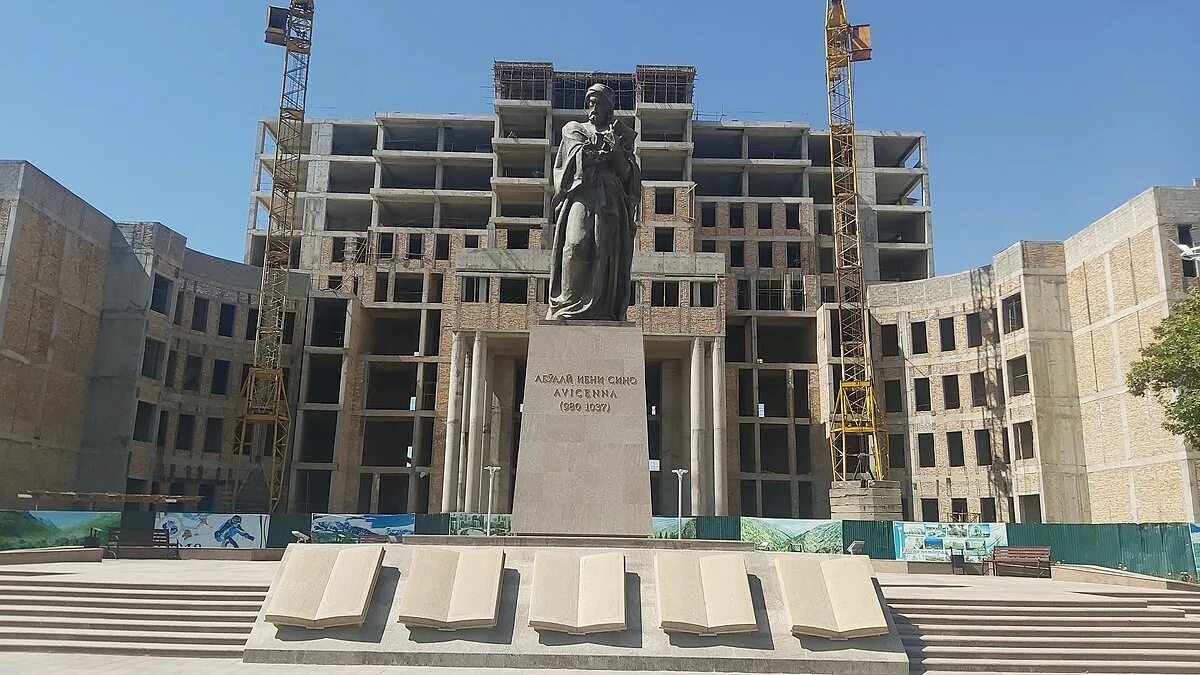 Авиценна памятник в Душанбе. Душанбе памятник Абуали ибн Сино. Памятник Абуали ибн Сино.