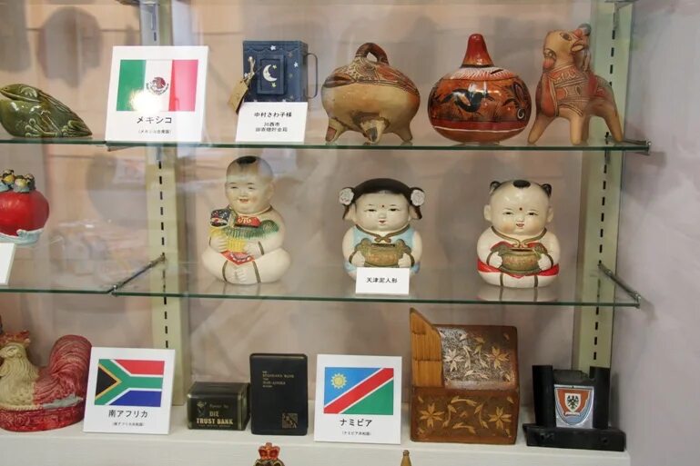 мини музей копилок в детском саду. мини музей копилок в детском саду. музей копилок. музей копилок. музей копилок в детском саду.