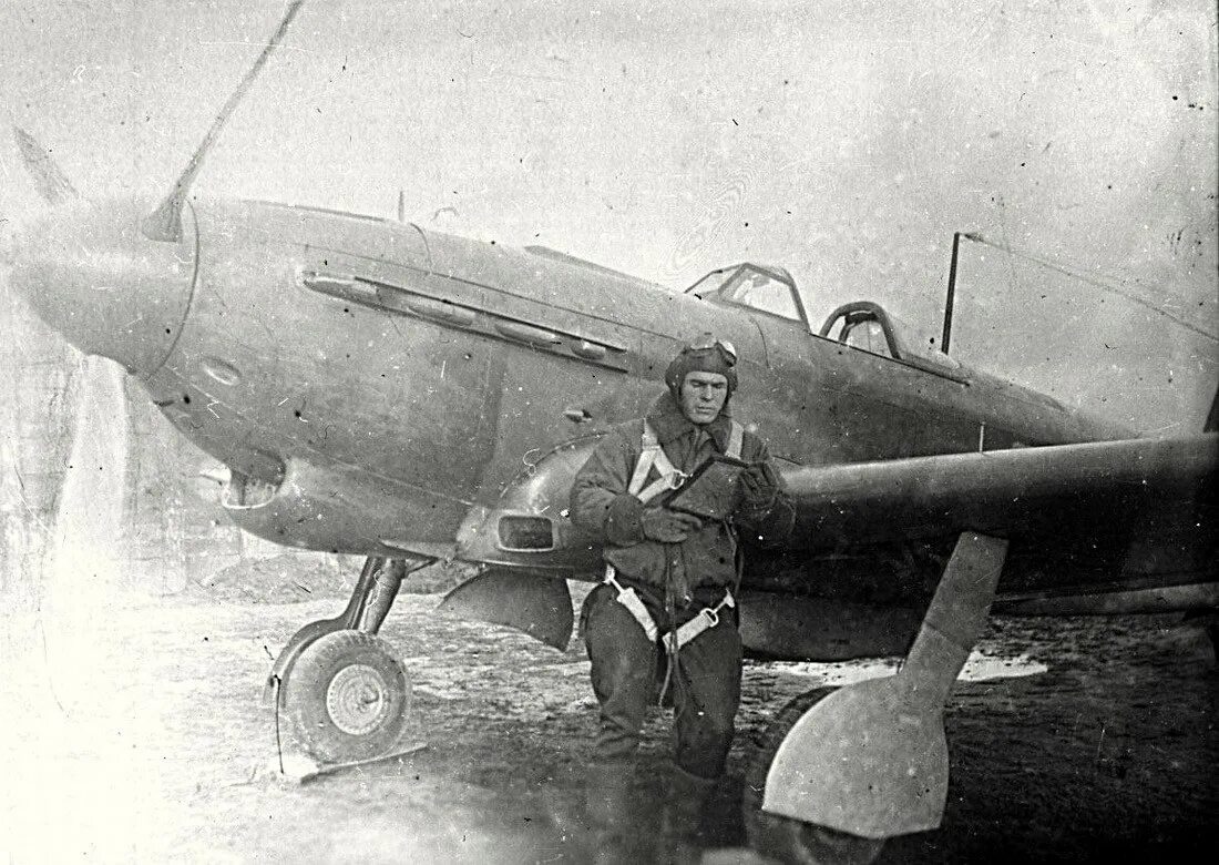 Летчики курской битвы герой советского союза. Ворожейкин летчик истребитель як 7.