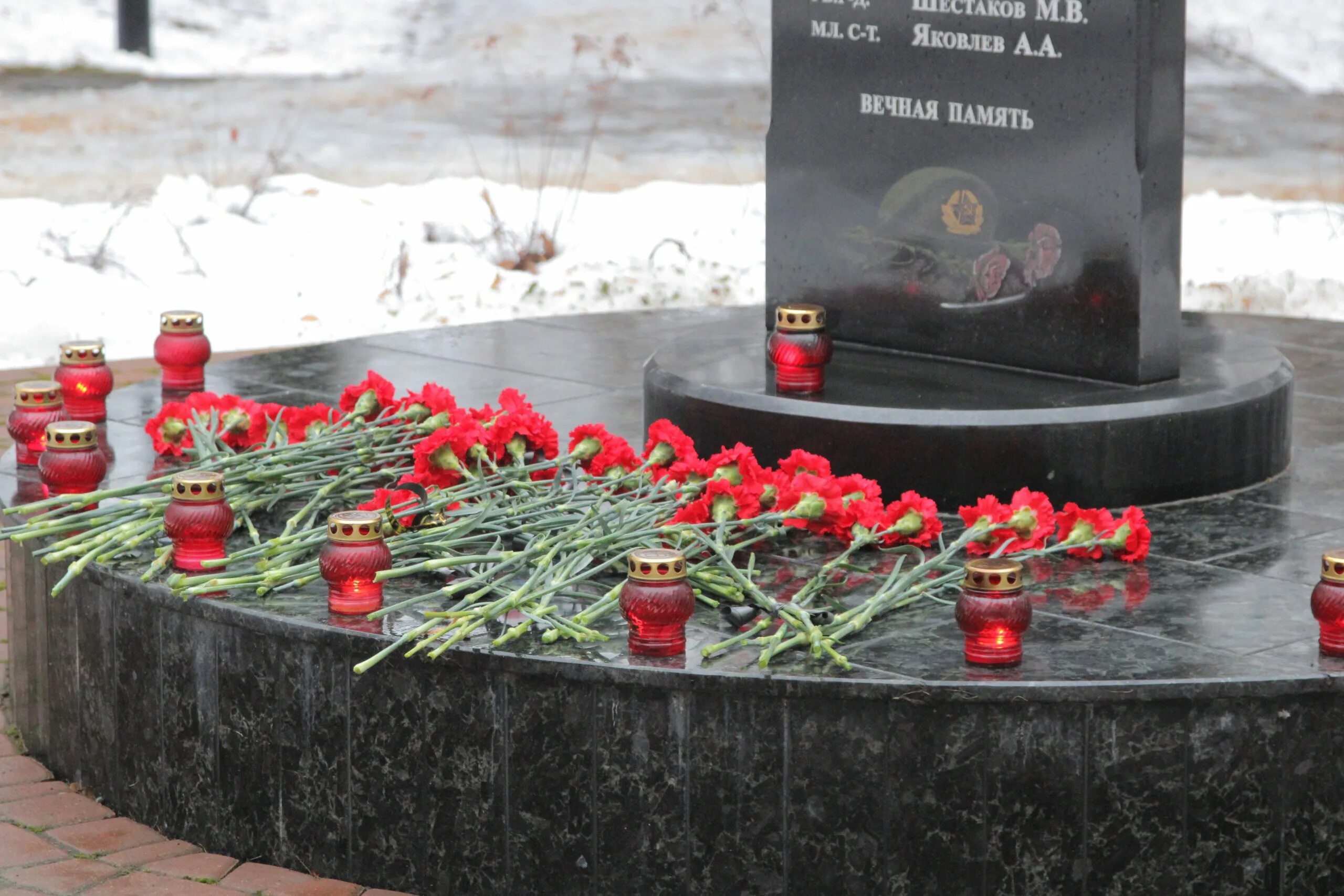 Памяти погибших. 11 Декабря день памяти погибших в Чеченской войне. День памяти воинов погибших в Чеченской Республике. День погибших в Чечне 11 декабря. День памяти русских солдат погибших в Чечне 11 декабря.