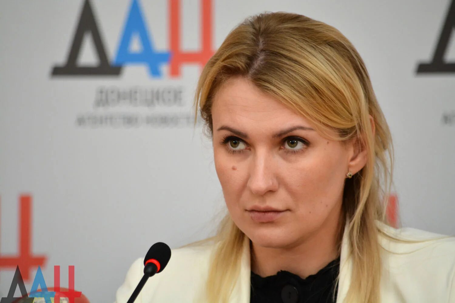 Дарья повереннова. Дарья домрачева семья. Дом донцовой. Экранизация дарьи донцовой. Дарья моргендорффер.