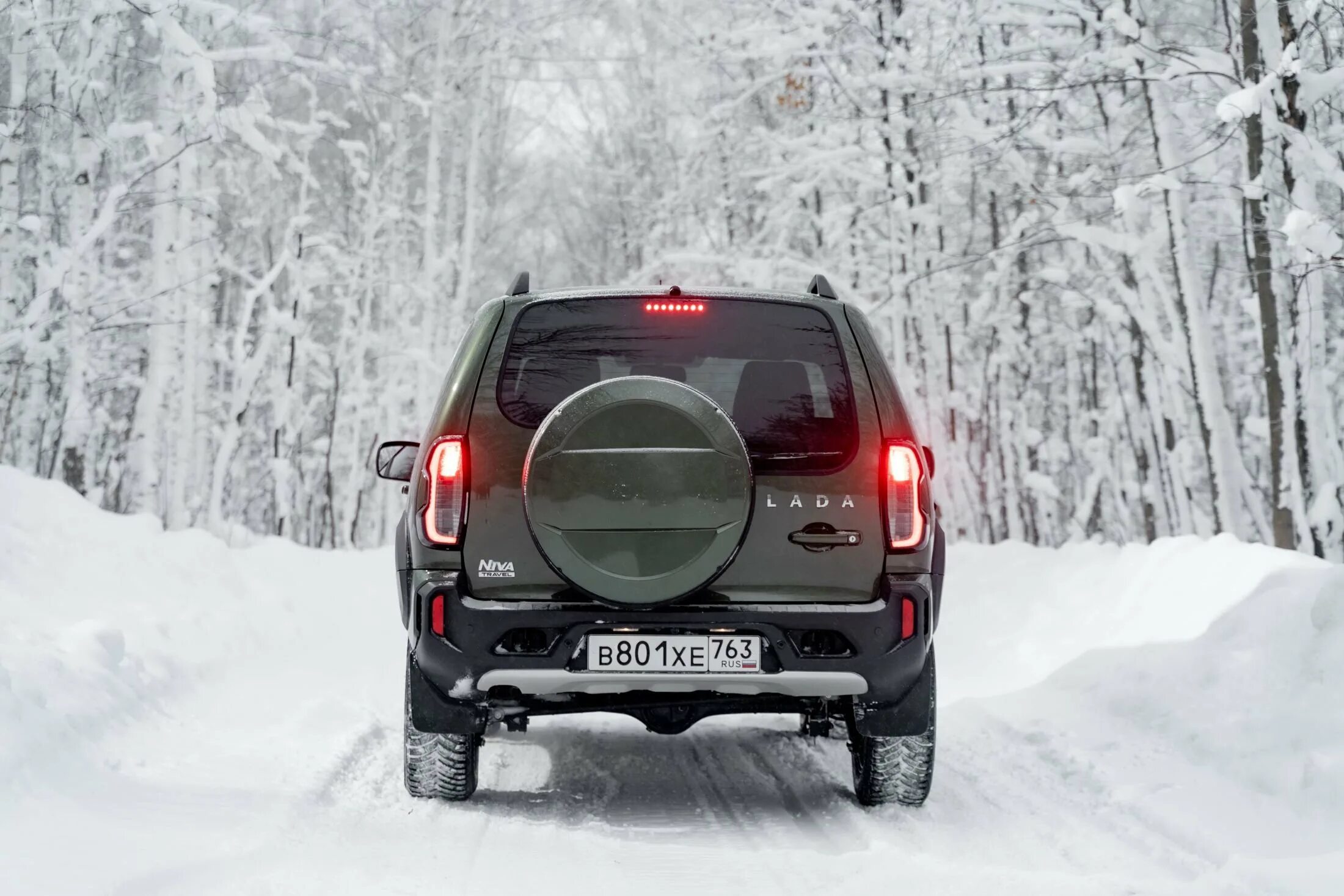 Chevrolet niva travel 2021. Нива шевроле офф роуд комплектация. Нива тревел 2022. Амортизаторы капота нива тревел. Комплект нива тревел.