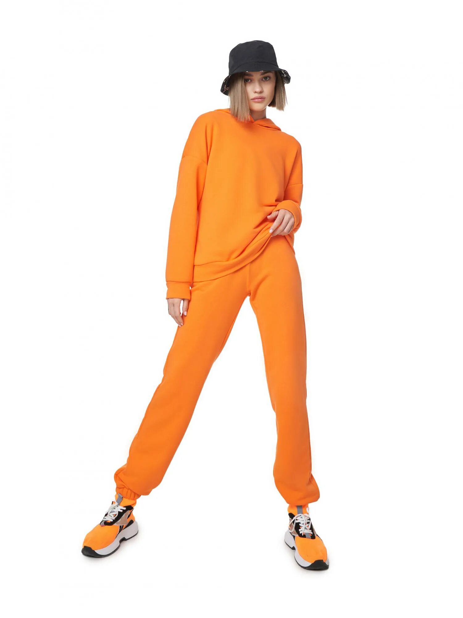 Оранжевый костюм женский. Костюмы оранжевого цвета. Спортивный костюм женский оранжевого цвета.
