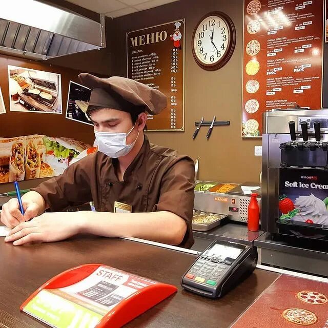 контейнер для еды шаверма. шаверма кронштадт гостиный двор. шаверма кингисепп. кингисепп криковское шоссе 41-а. кингисеппская шаверма.