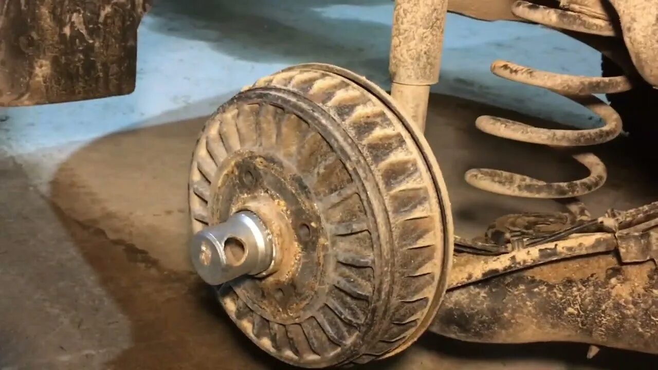 Задние барабаны альмера g15. Задние тормоза almera g15. барабан ниссан альмера g15. тормозной барабан ниссан альмера g15. nissan almera g15 задний барабан.