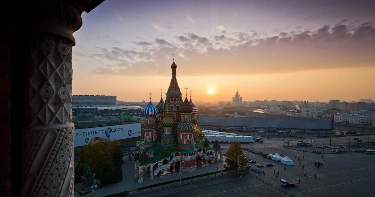 Доброе утро москва. Утро в Москве. Раннее утро в Москве. Кремль утро. Окно с видом на Кремль.