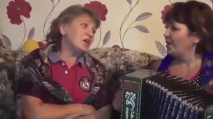 Тальяночка губин. На скамеечке с подружкой мы. Девочка оскар песня текст песни. Ансамбль болотова. Песня на скамеечке вдвоем.
