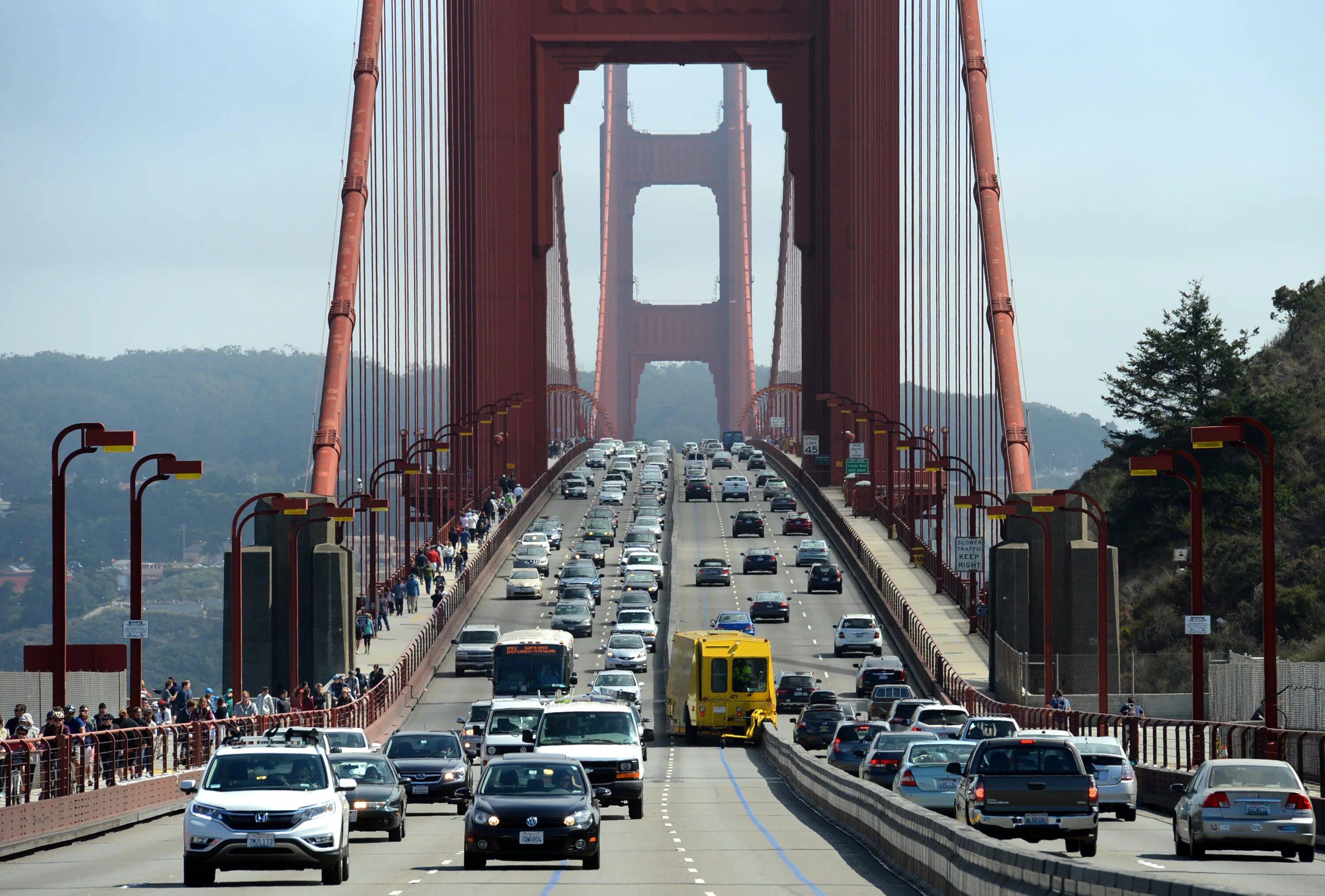 Сан франциско сколько. Лос Анджелес мост золотые ворота. Золотые ворота Сан-Франциско car car car. Золотые ворота Сан Франциско машины. Бридге Голден гейт.