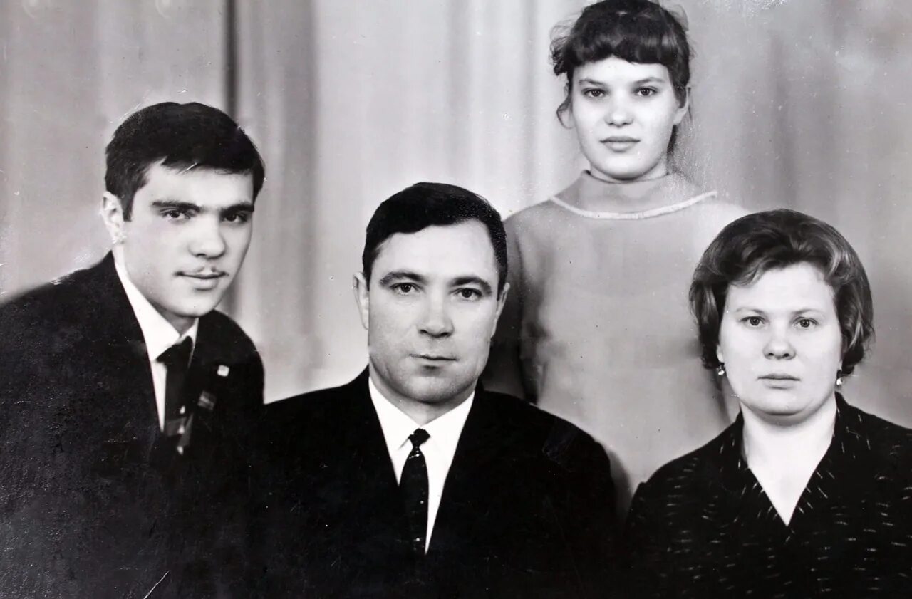 Сын лесничего. Сын лесника. Лесничий геннадий моисейкин балашов. Андрей александрович лесничий. Сын лесничего.