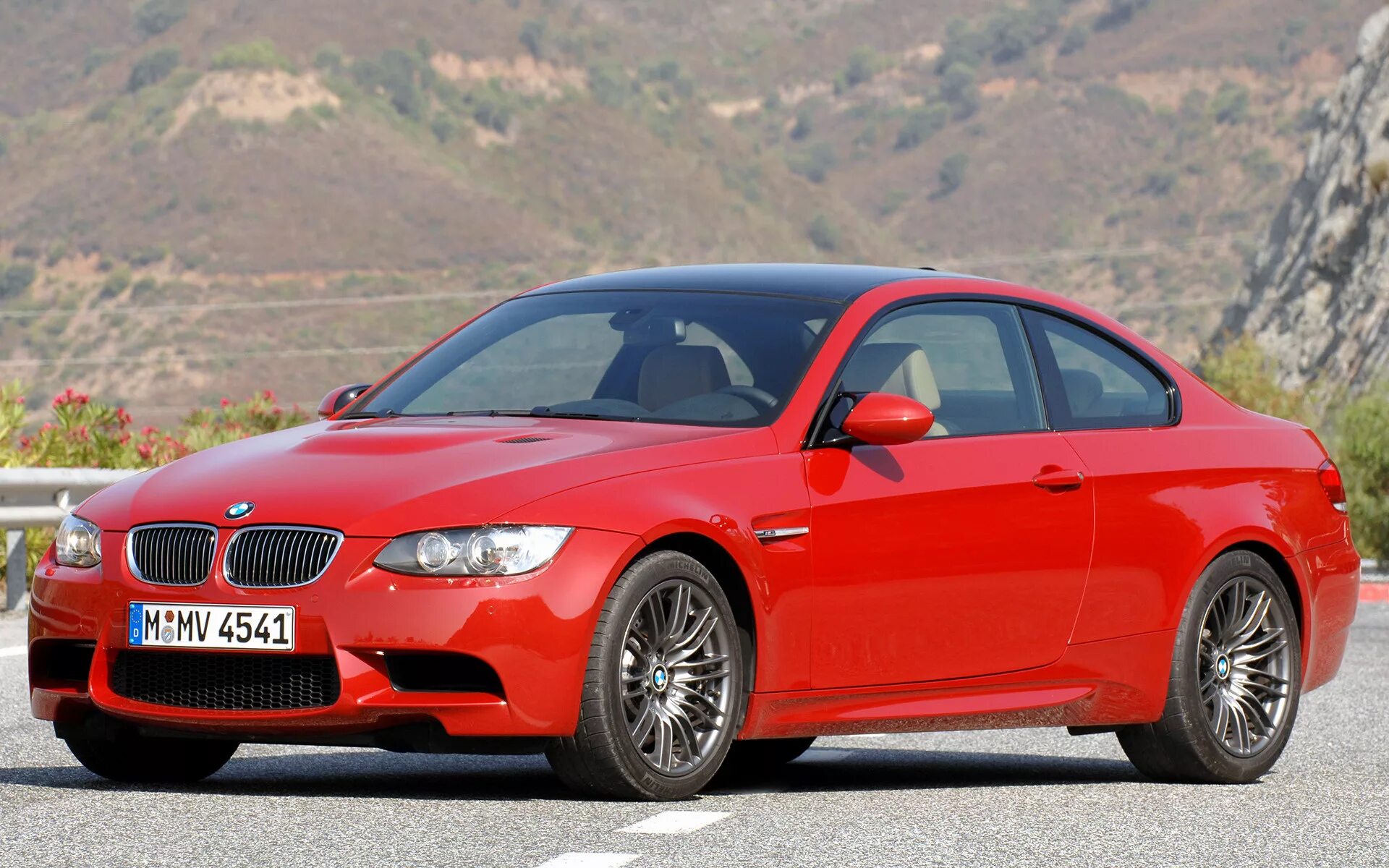Автомобиль bmw 3. BMW m3 e92 Coupe. BMW m3 92. BMW m3 e92 купе. BMW m3 Coupe 2013.