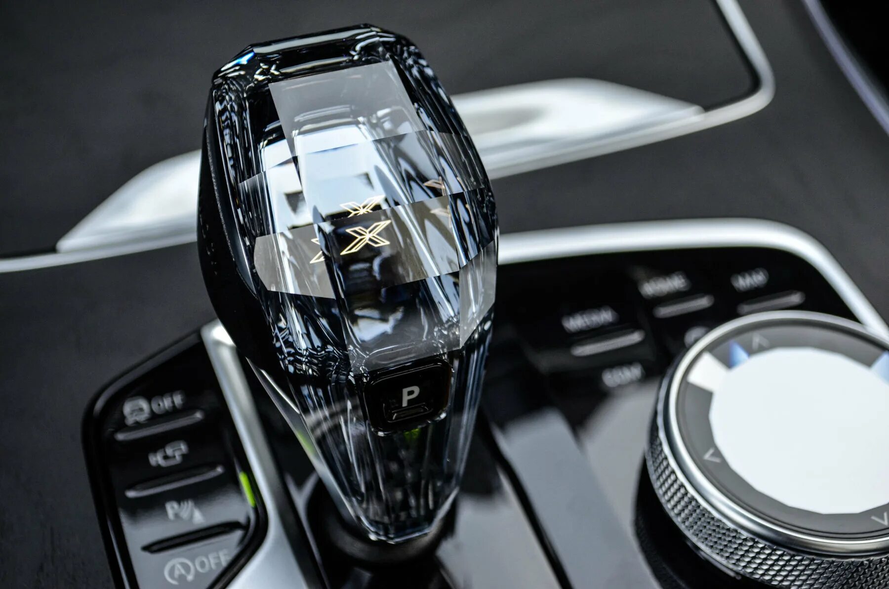 Ручка акпп бмв х7. Ручка акпп бмв х7. Хрусталь bmw. Хрусталь bmw. Хрустальная ручка кпп bmw x5 g05.