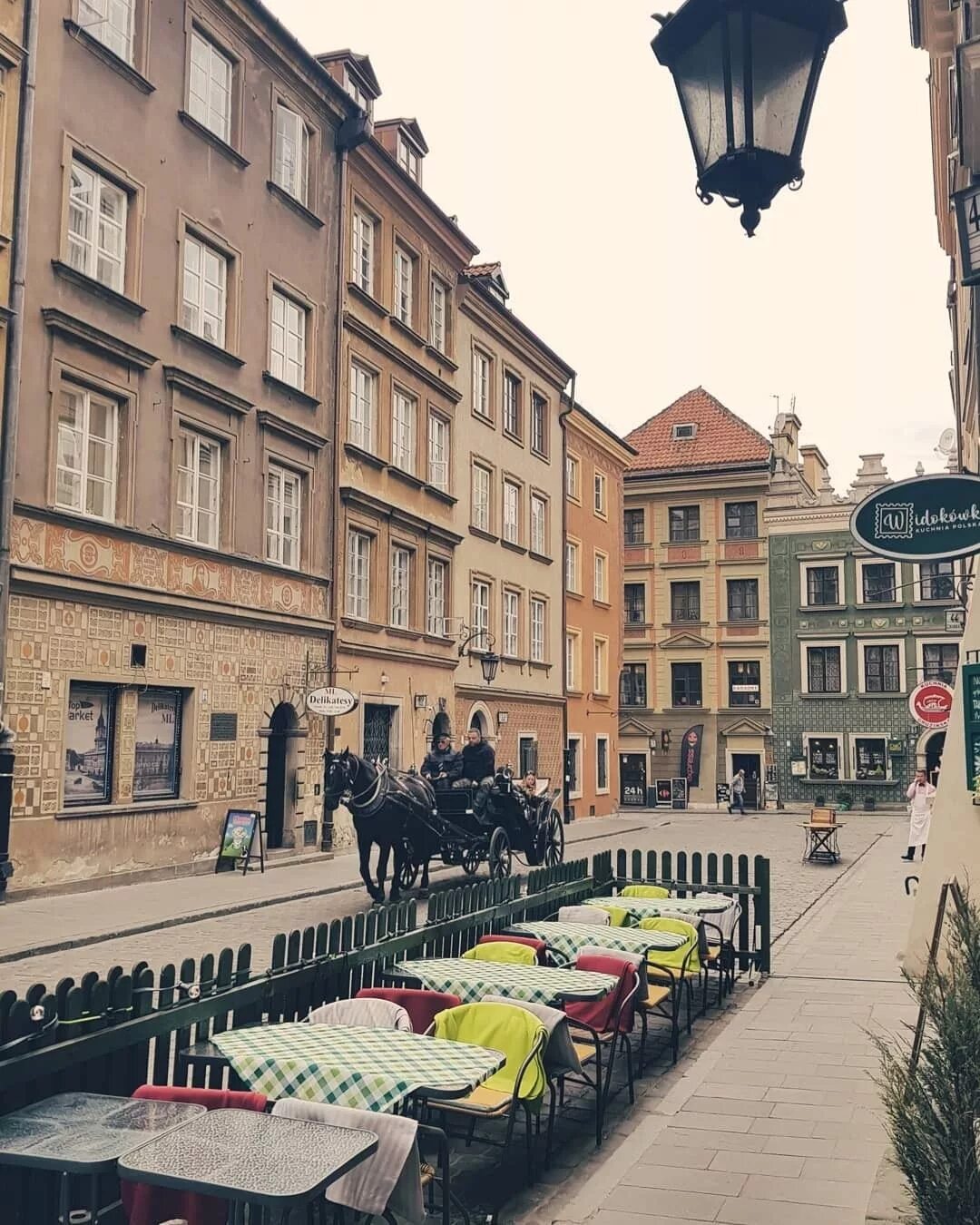 Варшава люди на улице. Польша варшава улицы. Польша улица варшава. Город варшава польша. Варшава улицы.
