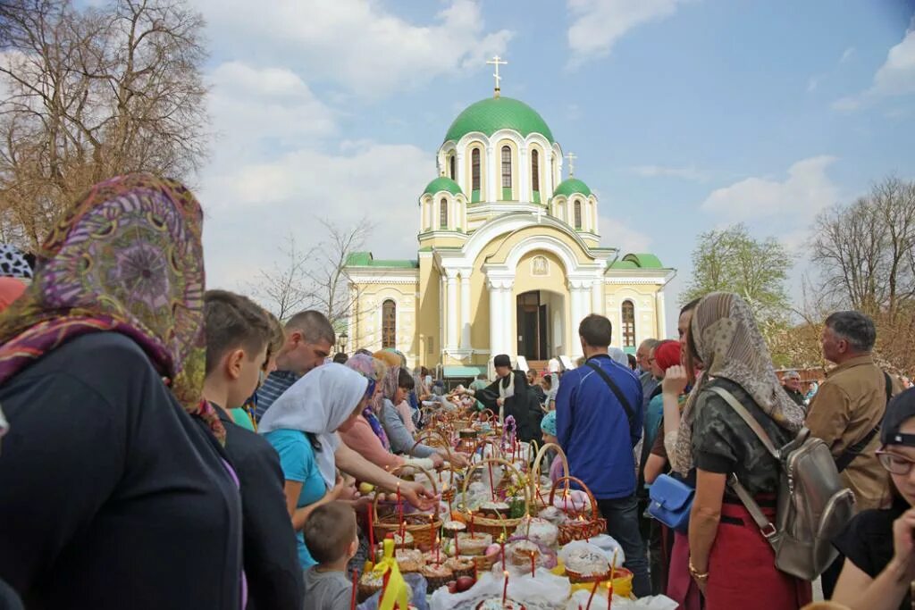 Святые калужской области. Калужская Свято-Тихонова пустынь. Тихонова пустынь Калужская область сайт монастыря. Успенская Тихонова пустынь. Никольский храм в Тихоновой пустыни.