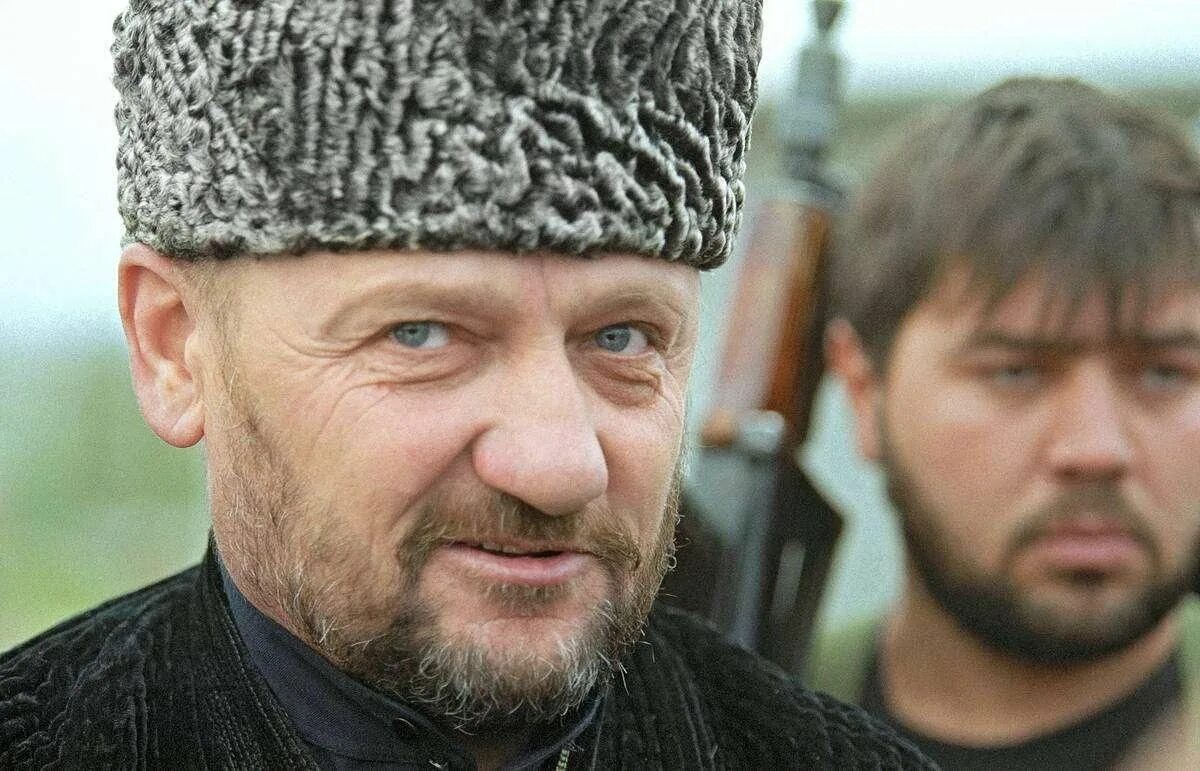 Ахмат Кадыров и Дудаев. Поле Ахмат Хаджи Чечня солдат. 2 Поле Ахмат Хаджи Чечня солдат. Кадыров и его третья Чеченская кампания