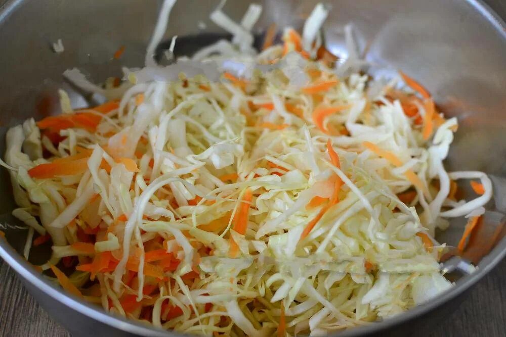 Рецепт капуста с морковью на зиму. Соленая капуста. квашеная капуста на зиму. салат из квашенной капусты. капуста маринованная с морковью.