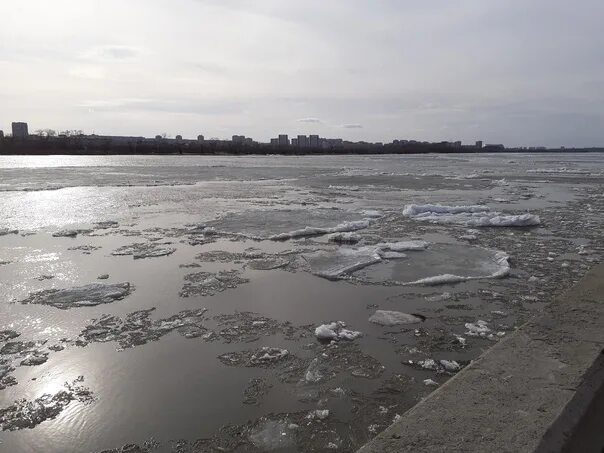 Ледоход Омск. Омск ледоход 2024. Ледоход на Иртыше в Омске. Ледоход в Омске 2023.