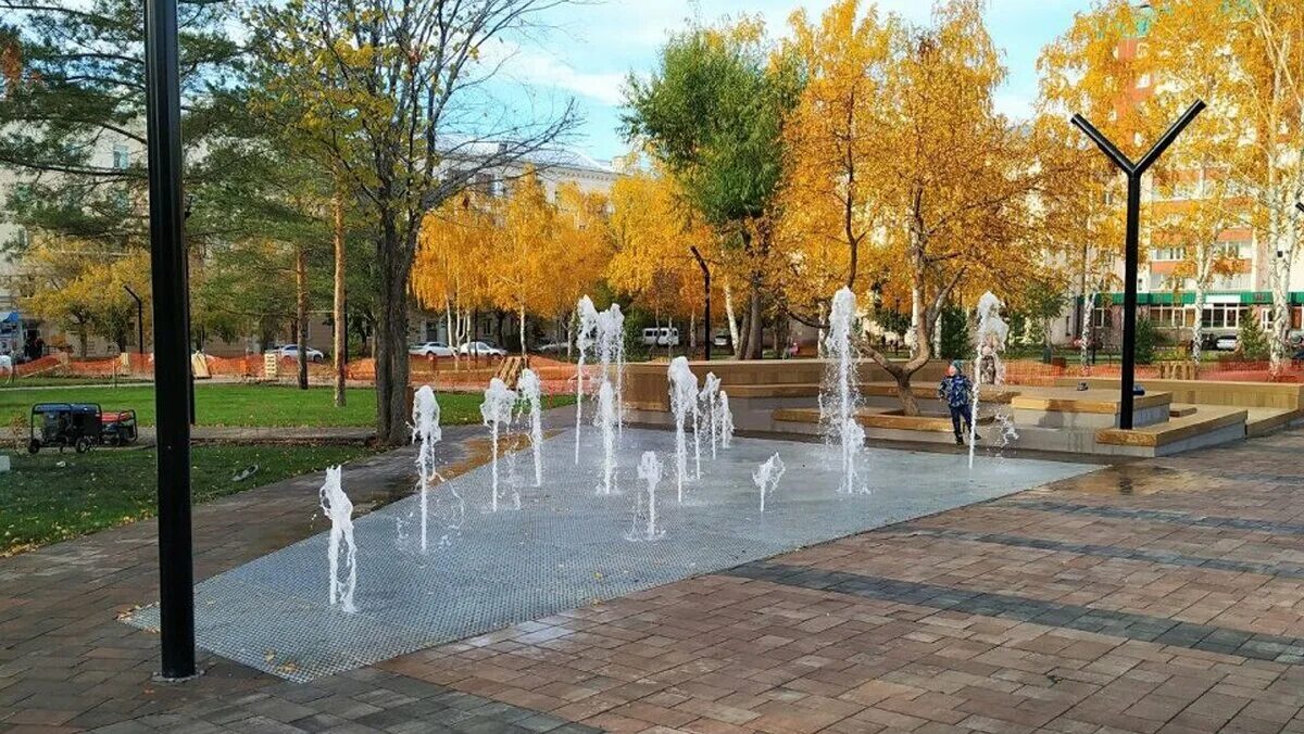 Городская среда челябинская область. Сквер Станкомаш Челябинск. Дворец культуры Станкомаш Челябинск. Благоустройство сквера ДК Станкомаш. Пешеходный фонтан Челябинск.