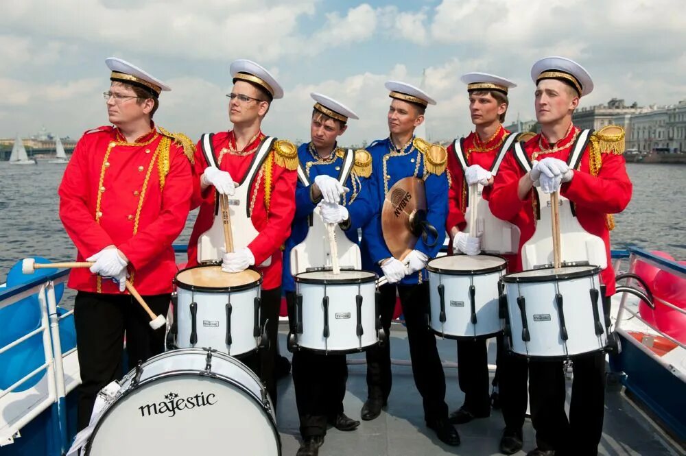 Ансамбль барабанщиков и мажореток феникс. Тверское суворовское барабанщики. Ансамбль барабанщиков кц заводского района новокузнецк. Знаменские барабанщики красногорск. Оркестр барабанщиков.