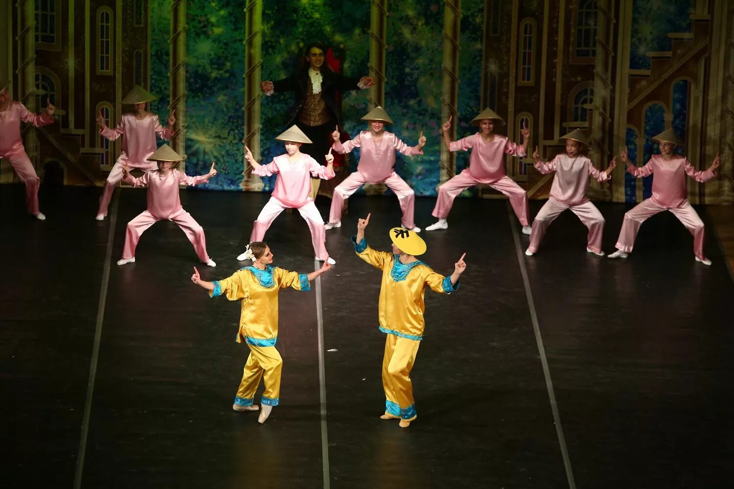 китайский танец щелкунчик. чайковский щелкунчик арабский танец кофе. чайковский балет щелкунчик китайский танец чай. чайковский китайский танец. балет щелкунчик китайский танец.