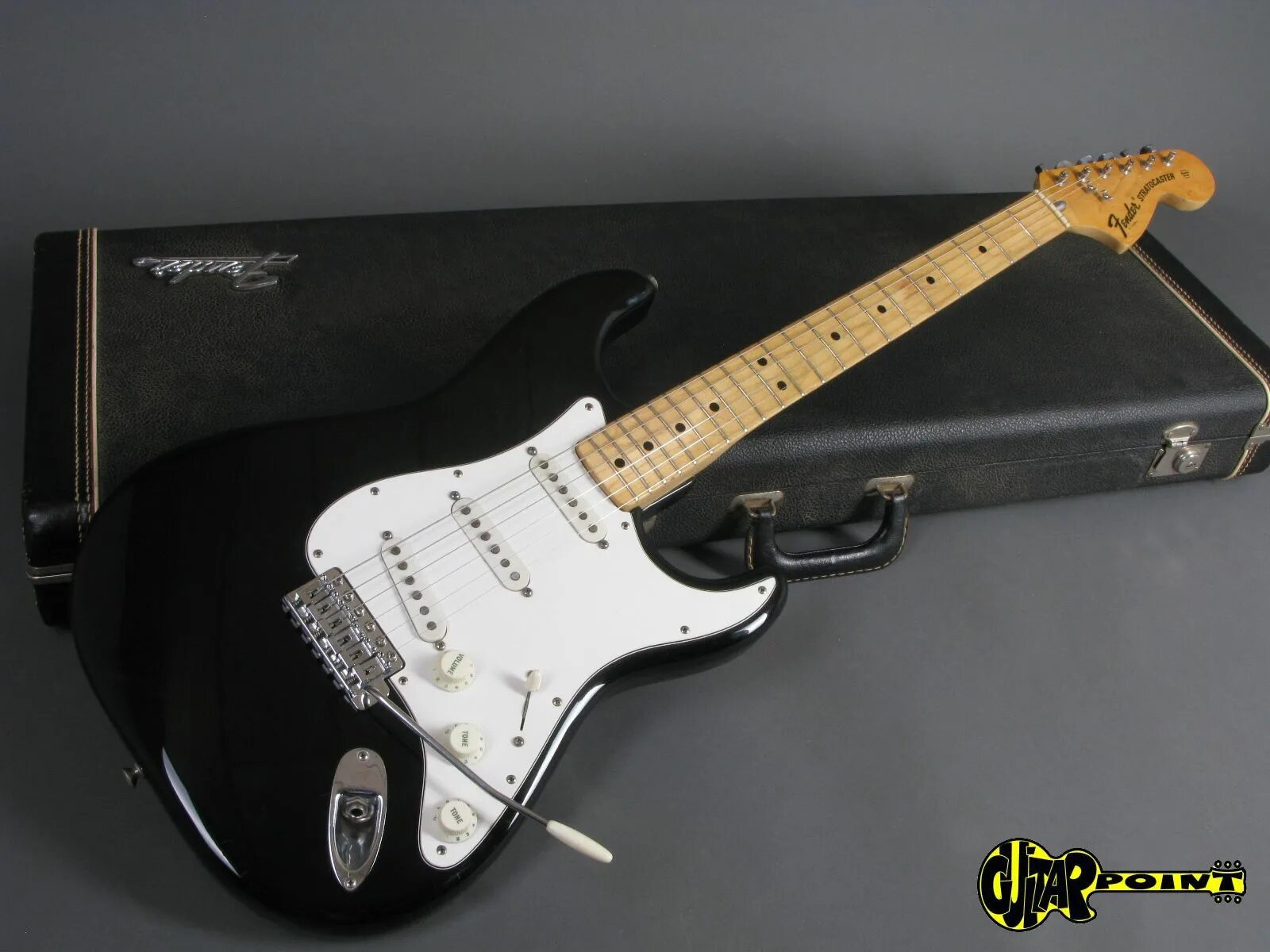 Fender Stratocaster черный. Fender Bullet Stratocaster Squier пигард. Fender SRV Stratocaster черный. Squier Strat SSS Black.