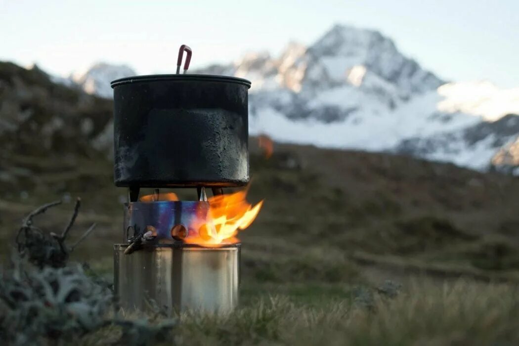 Stave camping. Горелка в горах. Camping Stove. Еда на горелке в походе. Котелок Outdoor.