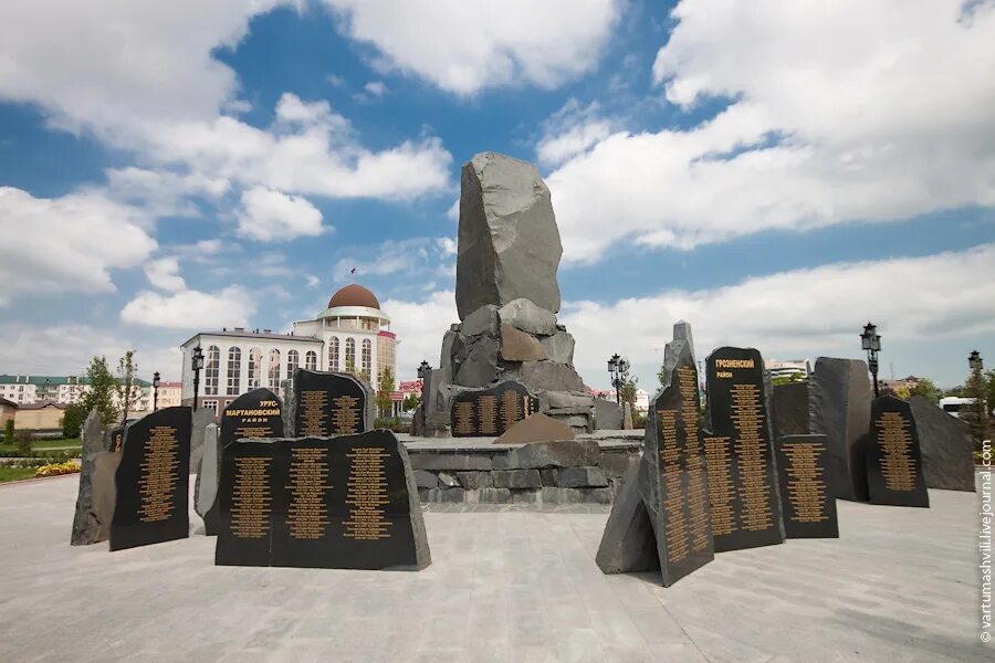 мемориал город грозный чеченская республика. памятники культуры в грозном. мемориальный комплекс славы имени а а кадырова грозный. памятник дружбы народов в грозном. мемориальный комплекс славы имени а.