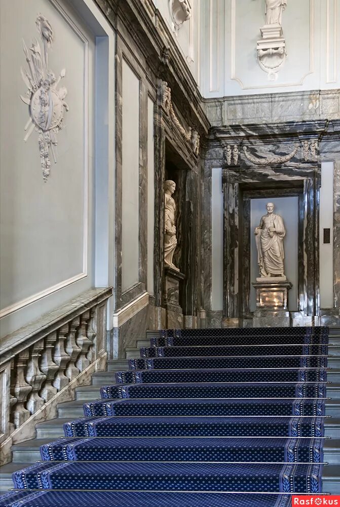мраморный дворец лестница. мраморный дворец интерьеры ринальди. мраморный дворец парадная лестница санкт-петербург. мраморный дворец санкт-петербург. ринальди- мраморный дворец в санкт-петербурге, гатчинский дворец.