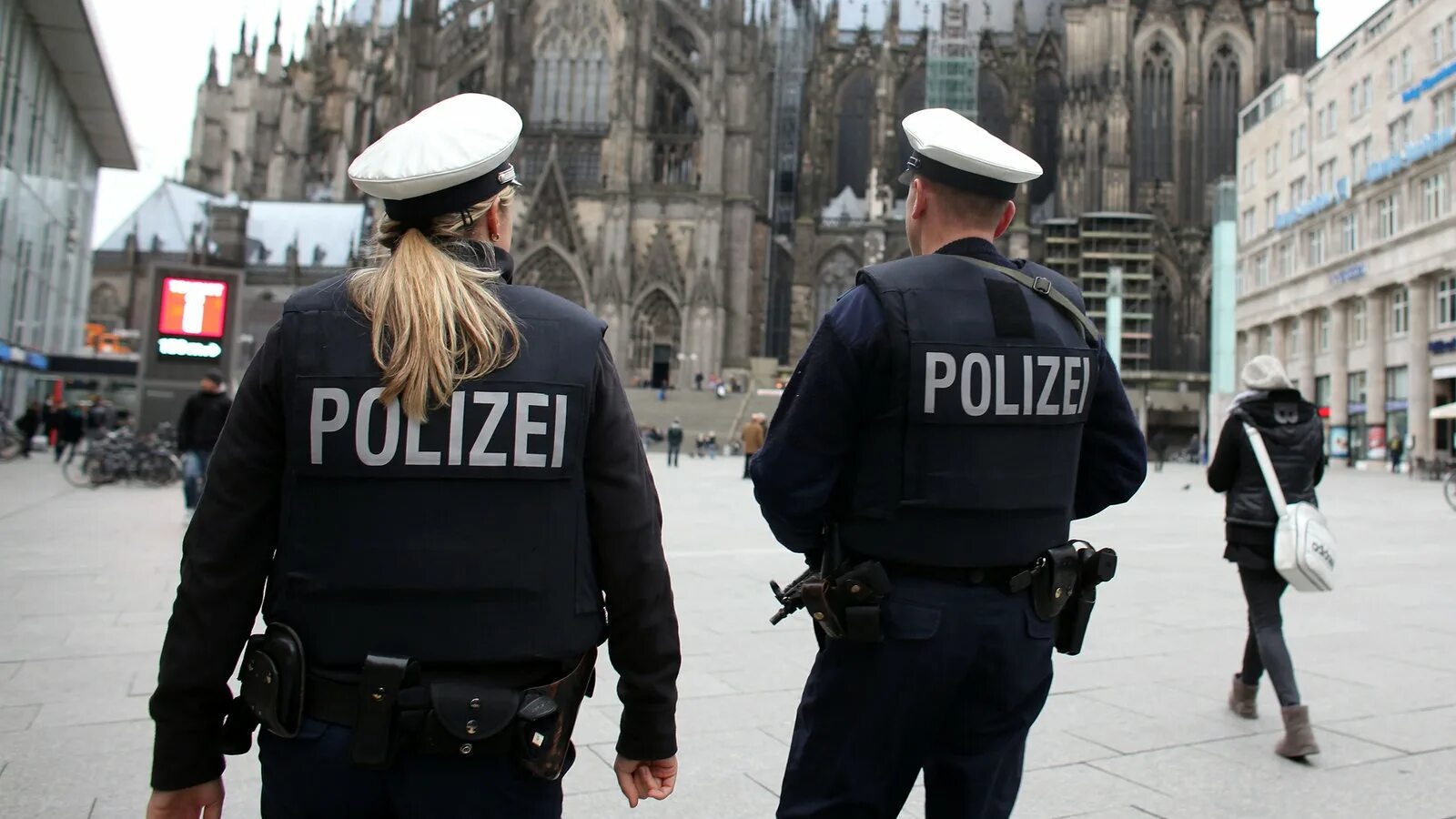 Кто такие полицаи. Полицай. Германская полиция. Полизей Германия полиция. Пис полиция в Германии.