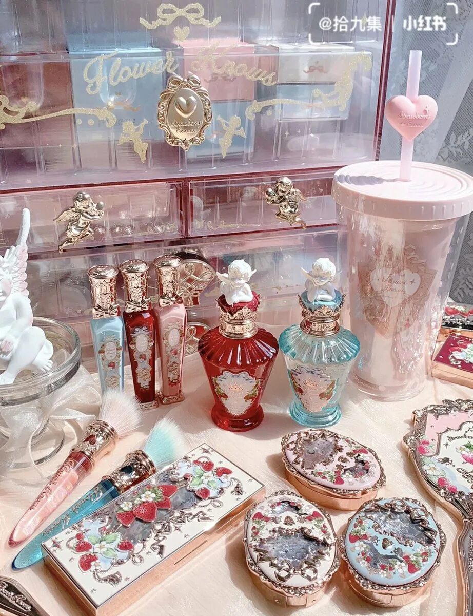 Strawberry rococo. Strawberry rococo косметика. flower knows косметика. flower knows strawberry rococo. flower knows violet strawberry rococo шкатулка.