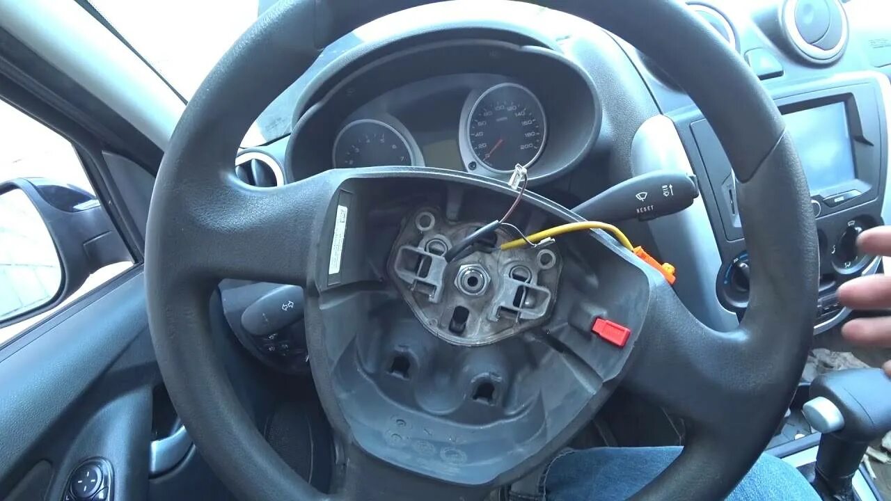 Снятие подушки безопасности руля. Приора airbag.