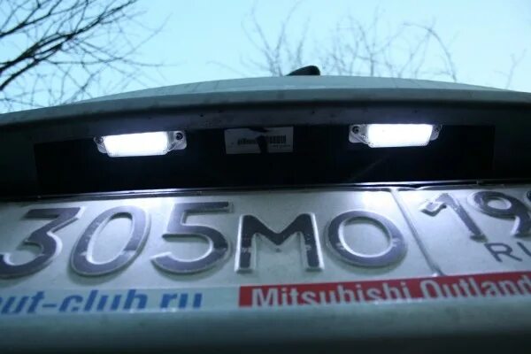 Как поменять лампочки подсветки номера на аутлендере Подсветка номера Mitsubishi Outlander XL, 3 л, 2007 года аксессуары DRIVE2