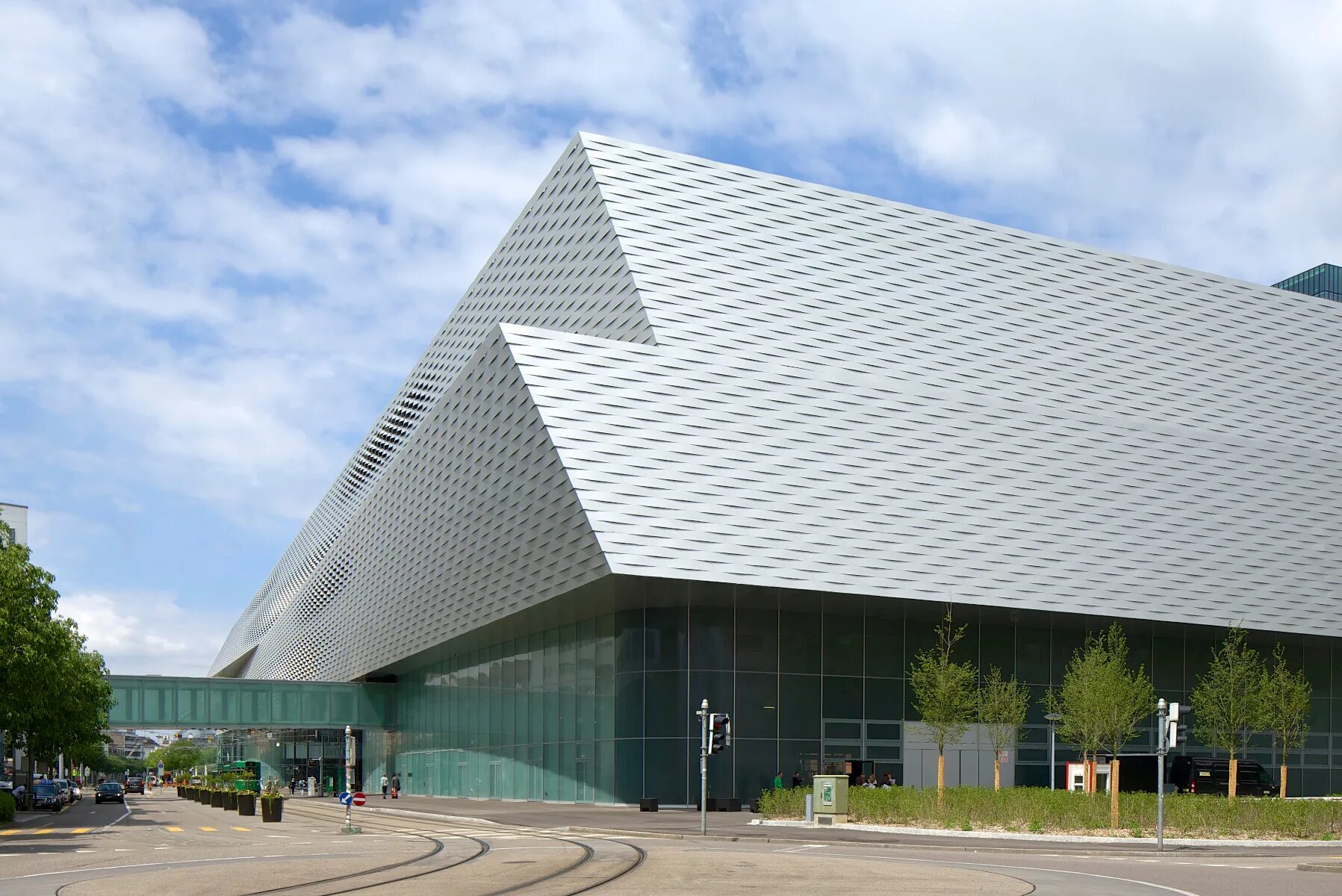 Выставочное здание. Messe Basel выставочный центр. Культурный центр в Базеле. Выставочный центр olma Швейцария.