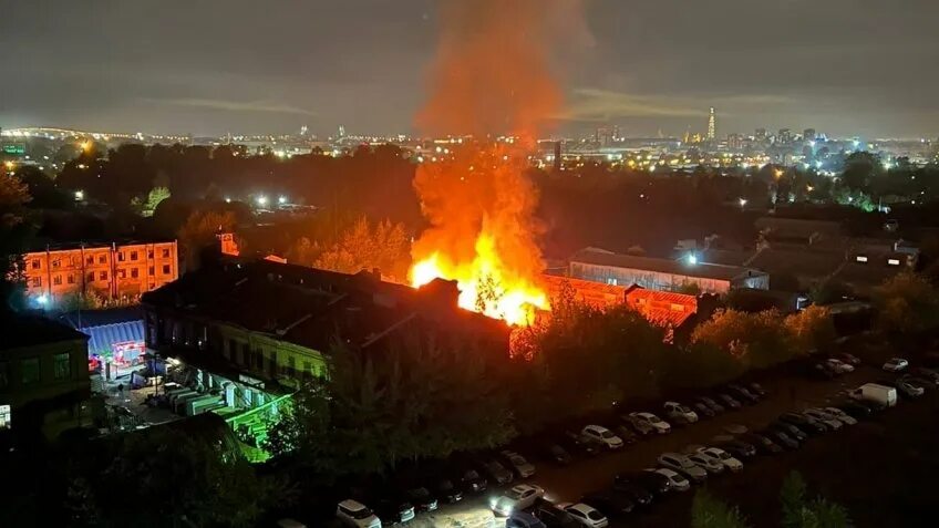 Пожар. Город горит. Пожар СПБ. Огонь пожар. Где сгорел город