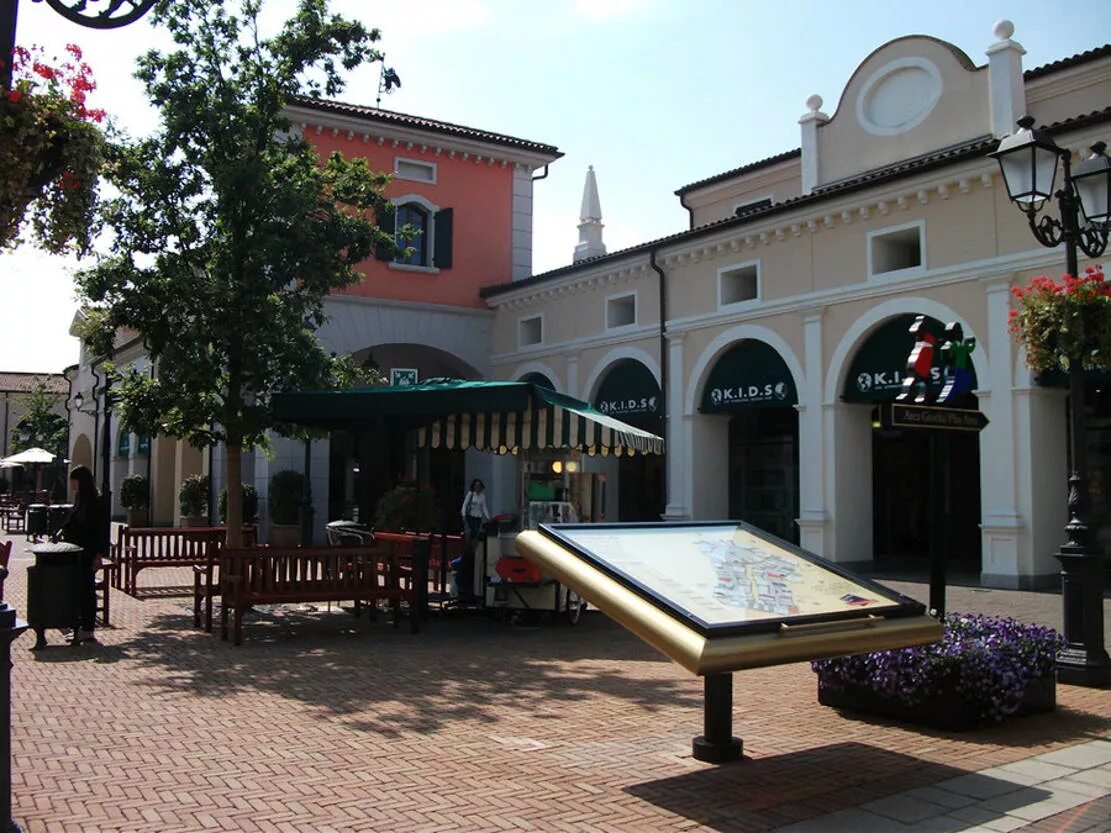 Пьяве италия. Аутлет вена парндорф. Венето noventa di piave designer outlet. Новента-ди-пьяве. Аутлет под.